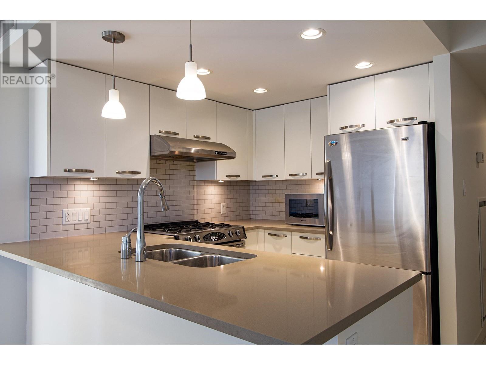 6888 Cooney Road 703, Richmond, BC Condo Apartment for Sale 785K