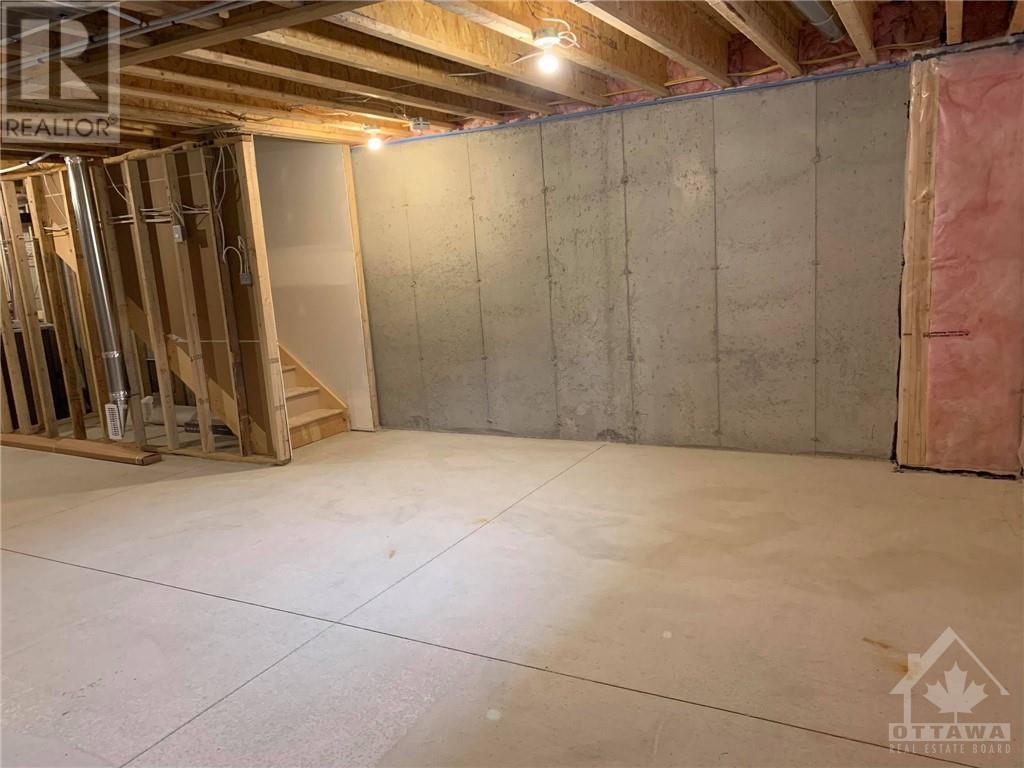 84 Vimy Ridge Crescent, Arnprior, ON Attached/Row House/Townhouse for Rent 2,300 SoldWell