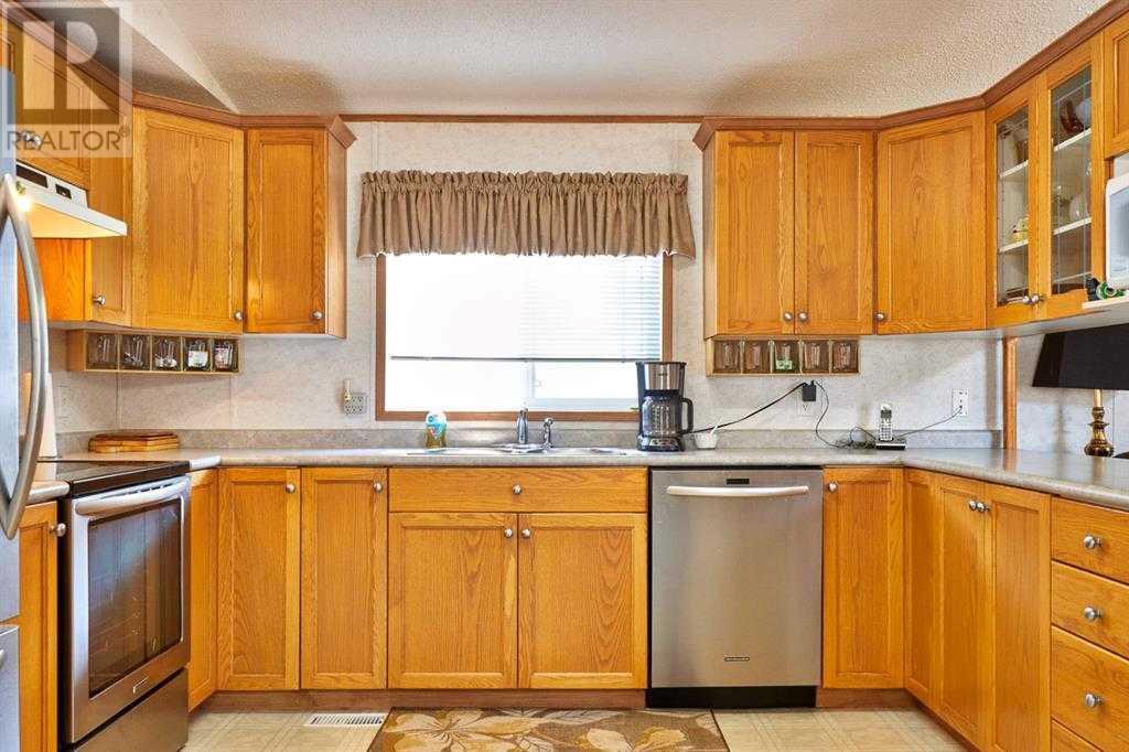 319 1 Street Ne, Redcliff, AB Mobile/Trailer for Sale 249.9K