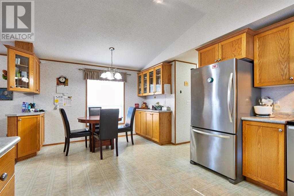 319 1 Street Ne, Redcliff, AB Mobile/Trailer for Sale 249.9K