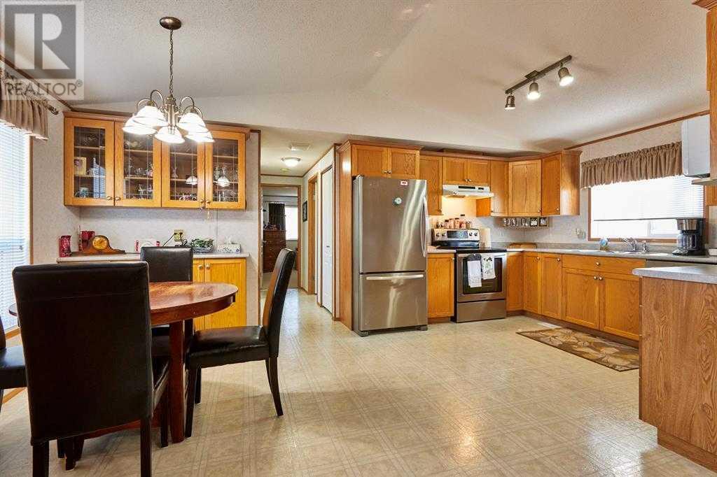 319 1 Street Ne, Redcliff, AB Mobile/Trailer for Sale 249.9K