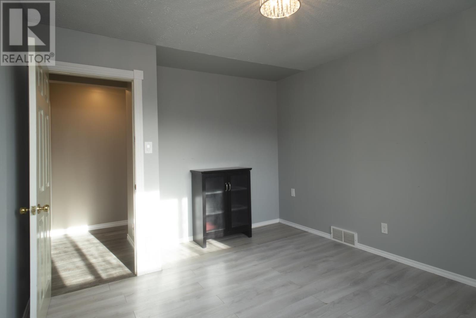 2626 Oliver Rd, Thunder Bay, ON Detached Bungalow for Sale 489K