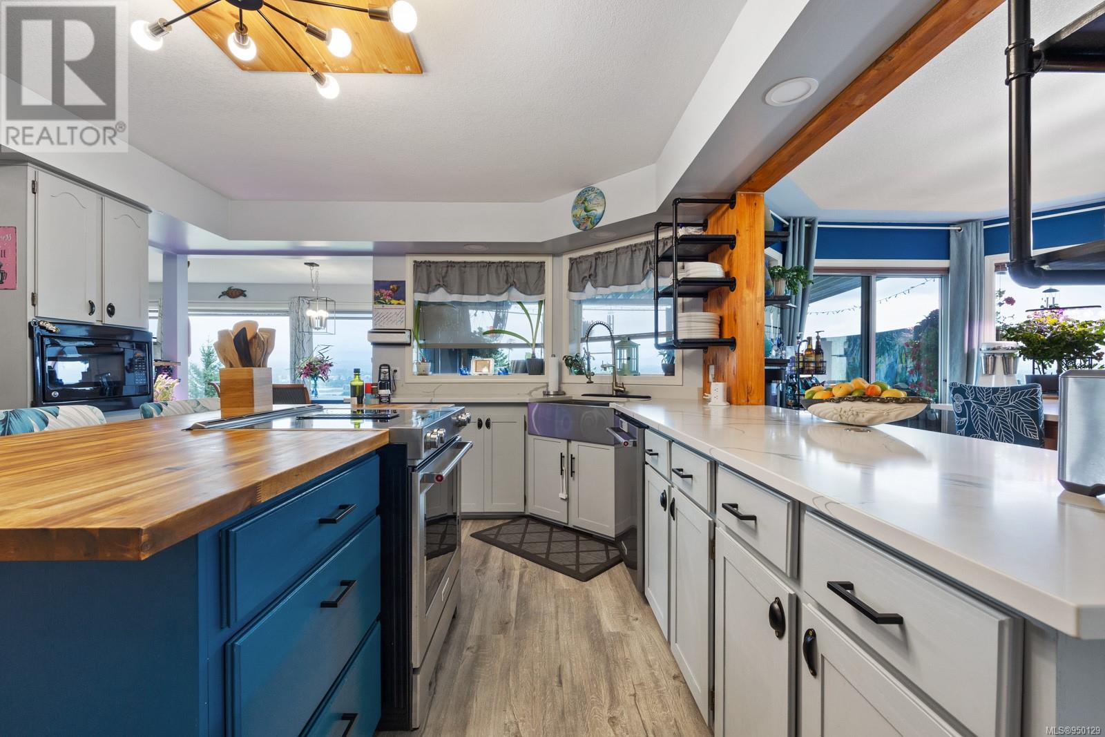 1477 Valley View Dr, Courtenay, BC Detached for Sale 1.27M SoldWell