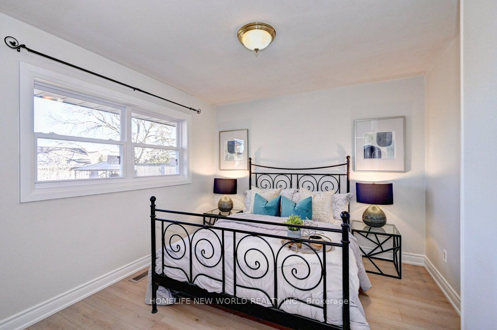 58 Bluevale St N, Waterloo, ON Detached BungalowRaised for Sale