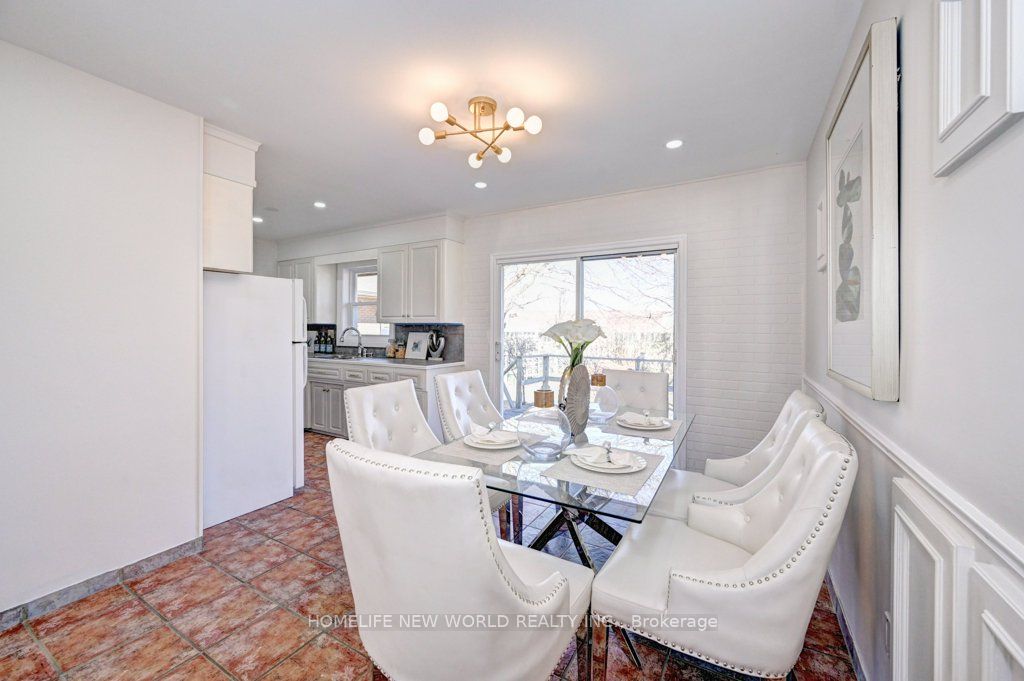 58 Bluevale St N, Waterloo, ON Detached BungalowRaised for Sale