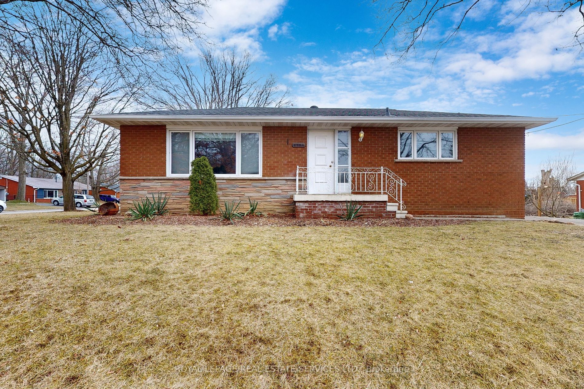 2214 Mount Forest Dr, Burlington, ON Detached Bungalow for Sale