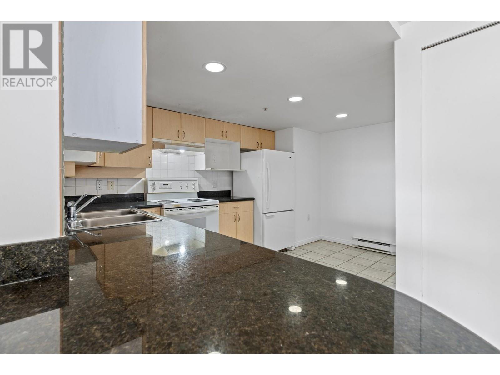 6611 Cooney Road 1602, Richmond, BC Condo Apartment for Sale 959