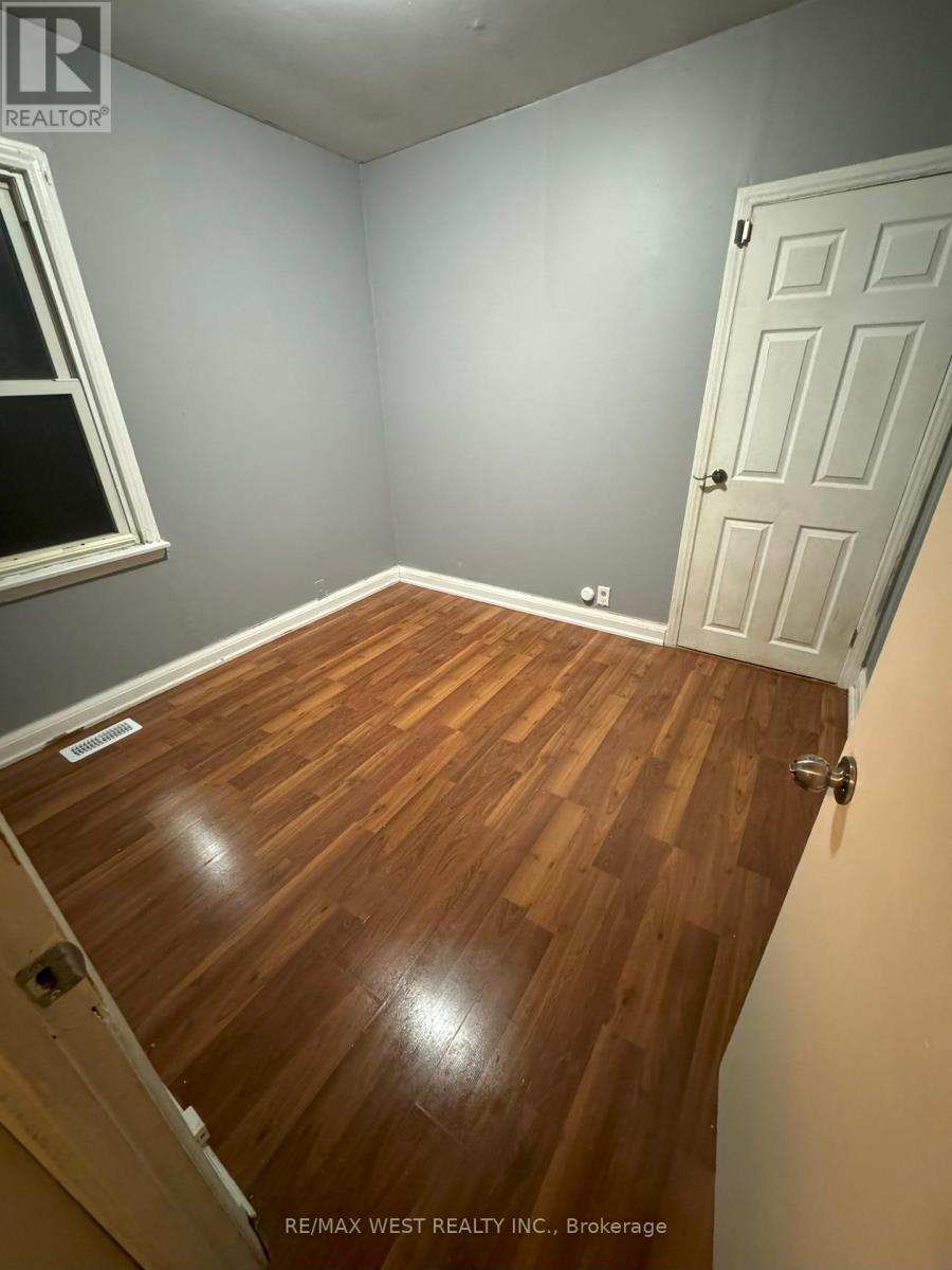 1690 Marentette Ave, Windsor, ON Detached Bungalow for Sale 450K