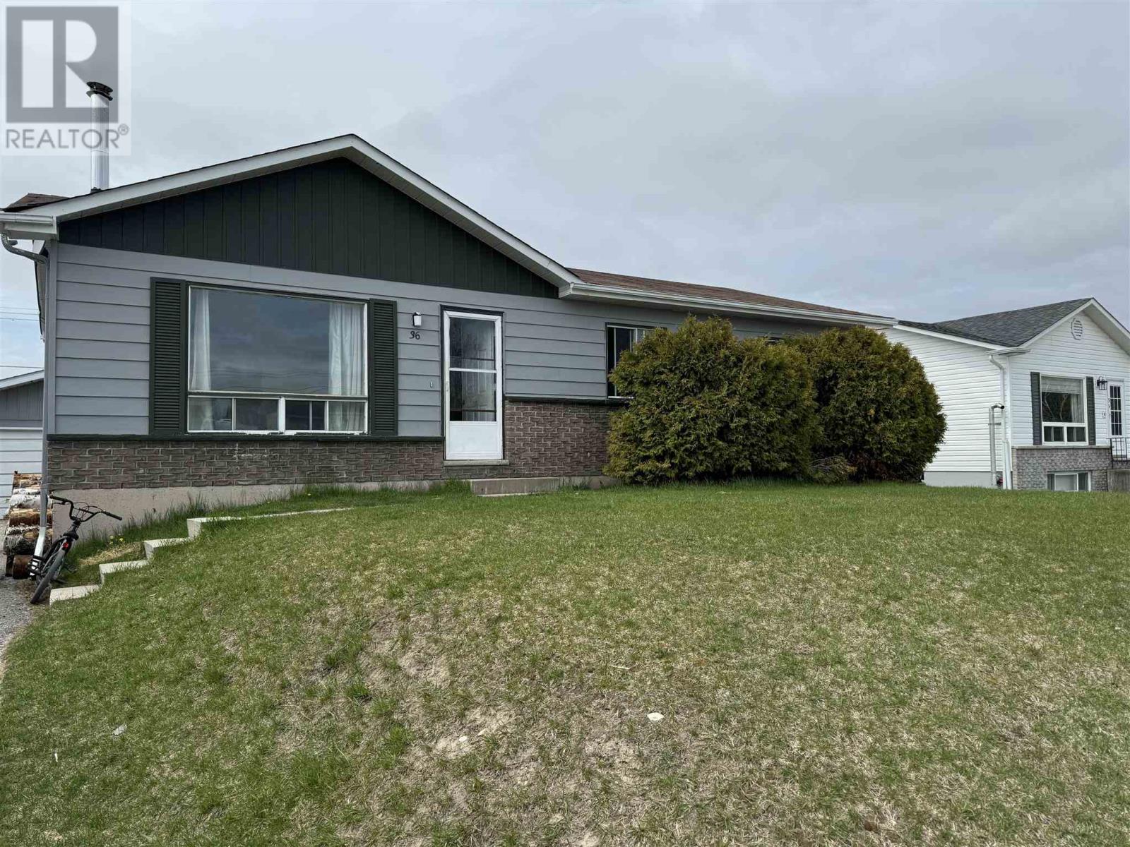 36 Wendego St, Manitouwadge, ON Detached Bungalow for Sale 150K