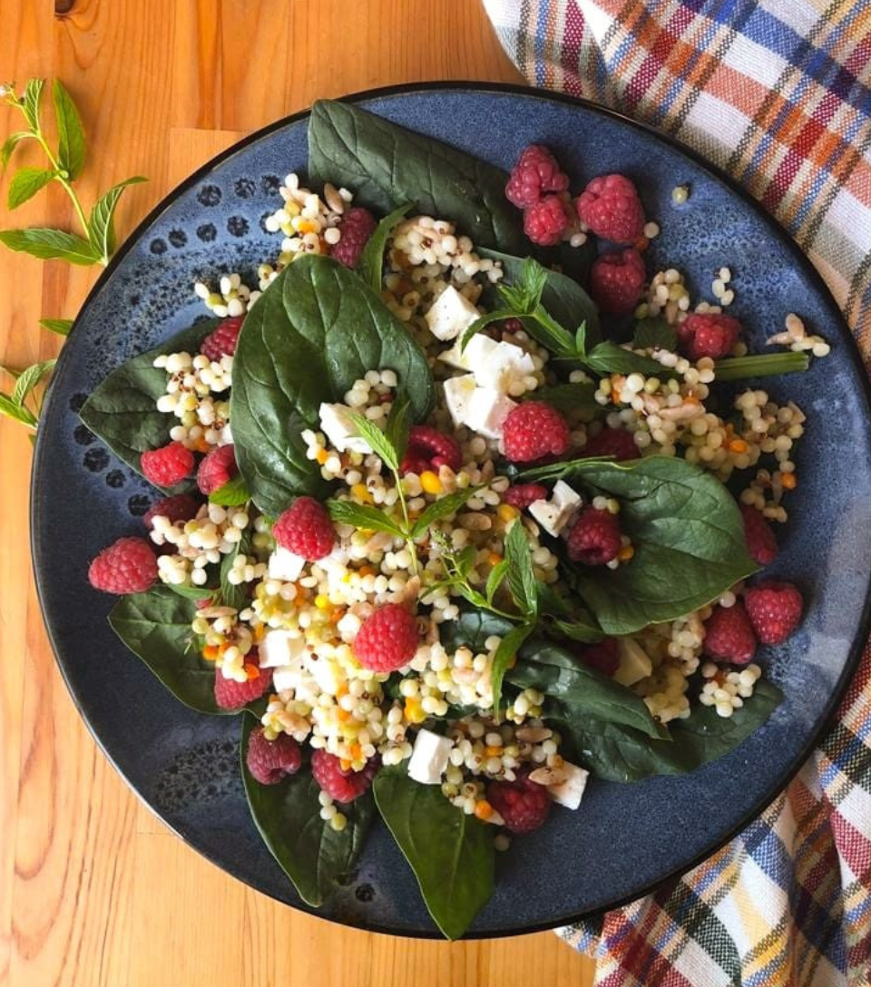 Salade de couscous perlé sucrée-salée
