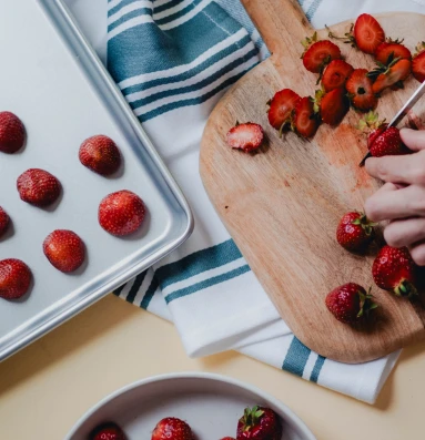 Fraises equeutees planche a decouper