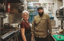 AQM Caribou Echange Cuisines Fev21 NZ68587 E2 Duo Guylaine Julien