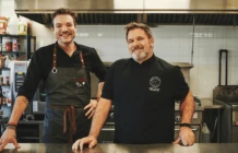 AQM Caribou Echange Cuisines Fev21 NZ67612 E3 Duo Paul Andre Stephane