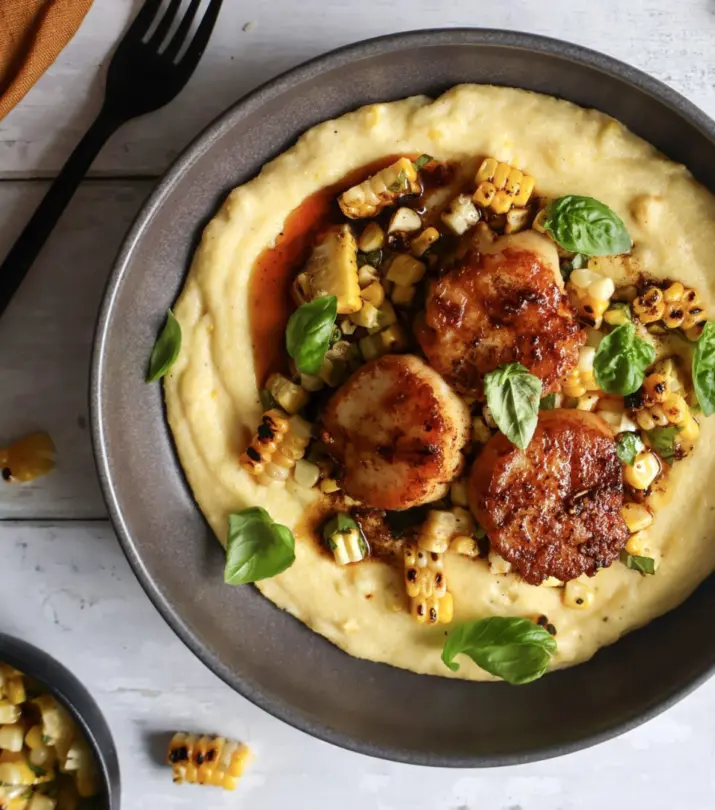 Petoncles sur polenta cremeuse au mais sucre grille