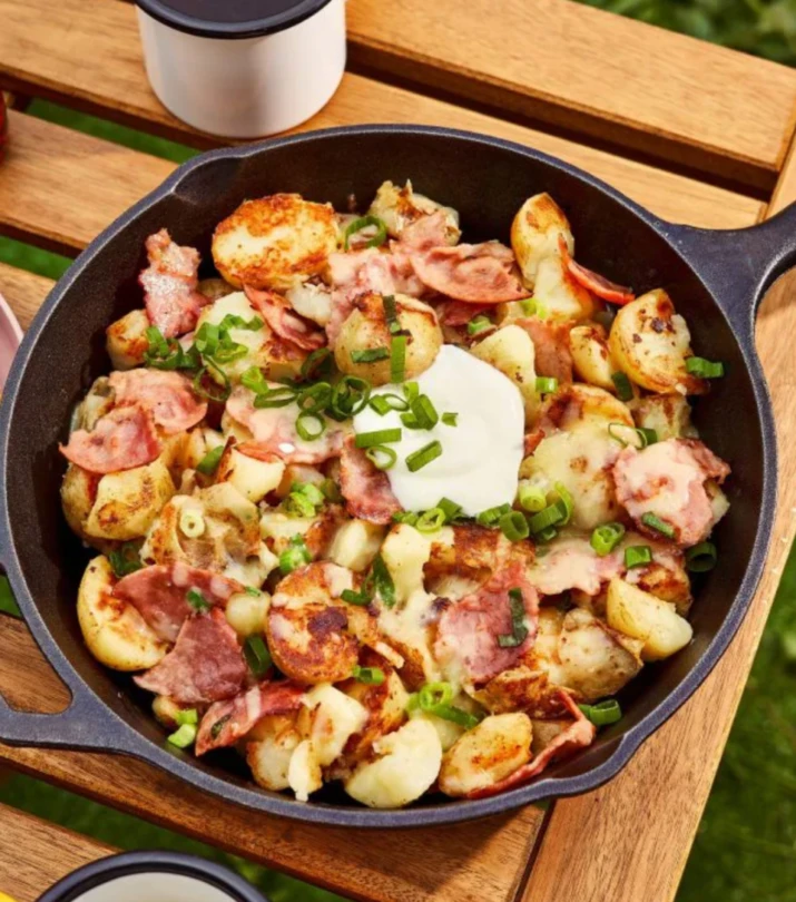 Dejeuner de pommes de terre rissolees au jambo