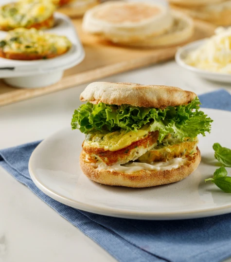 Sandwichs omelettes aux legumes de saison et cheddar 475x600 1730400137