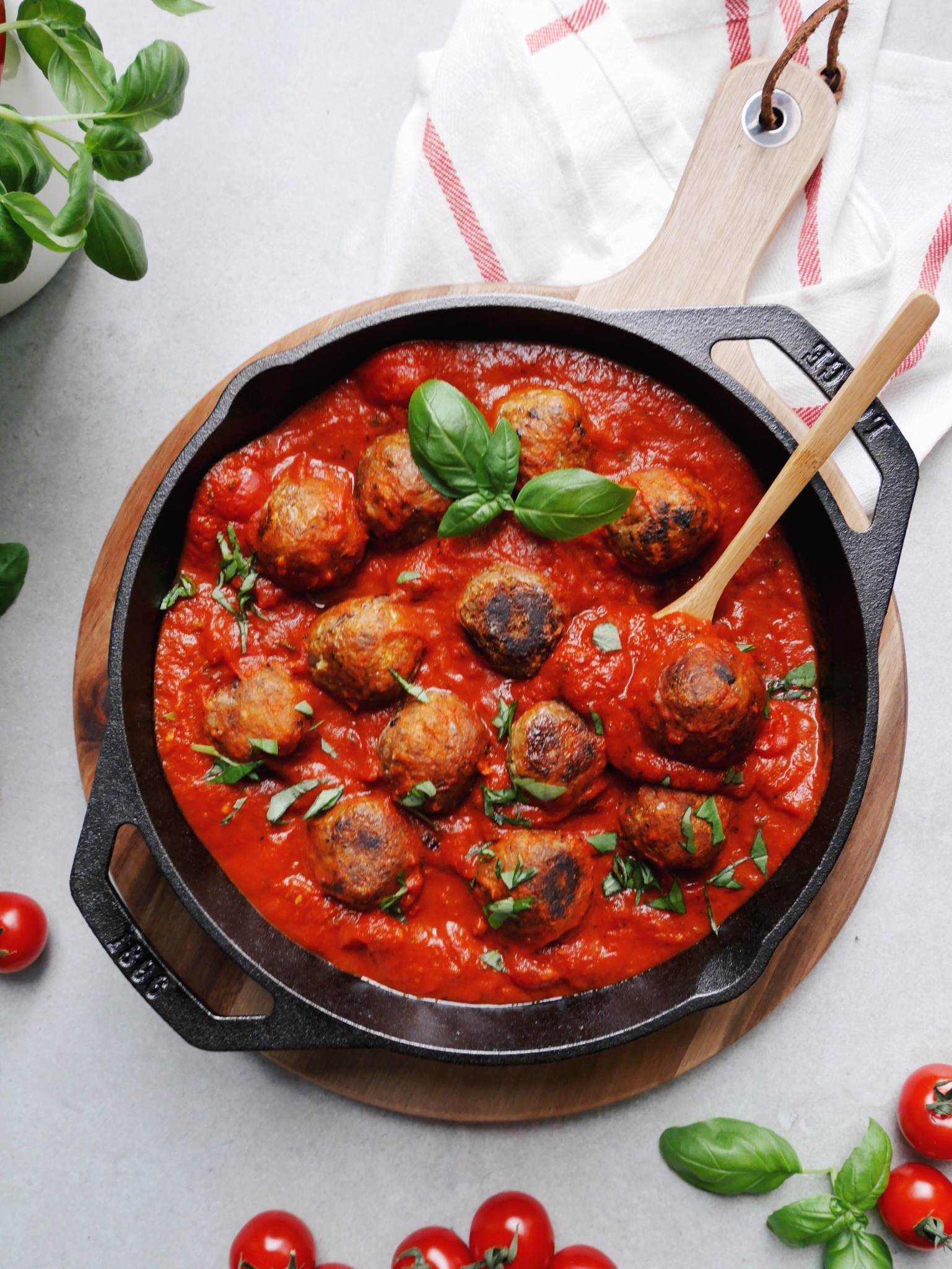 Boulettes de lentilles et tournesol aux champignons en sauce tomate