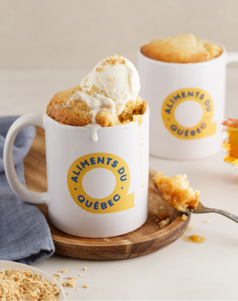 Pouding chômeur à l’érable dans une tasse