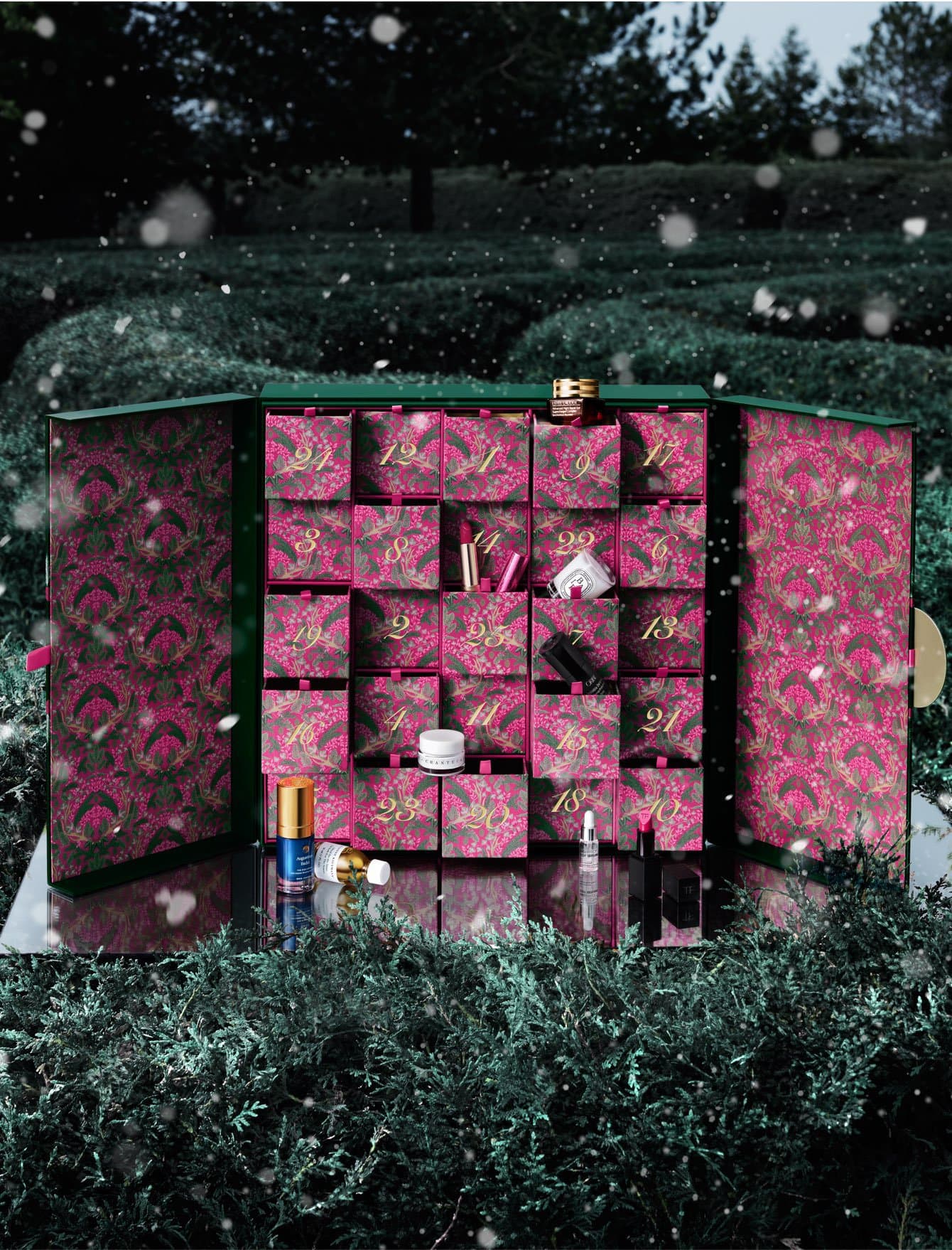 mtlcentreville_calendriers de l'avent pour vous faire patienter jusqu'aux Fêtes_Holt Renfrew Ogilvy