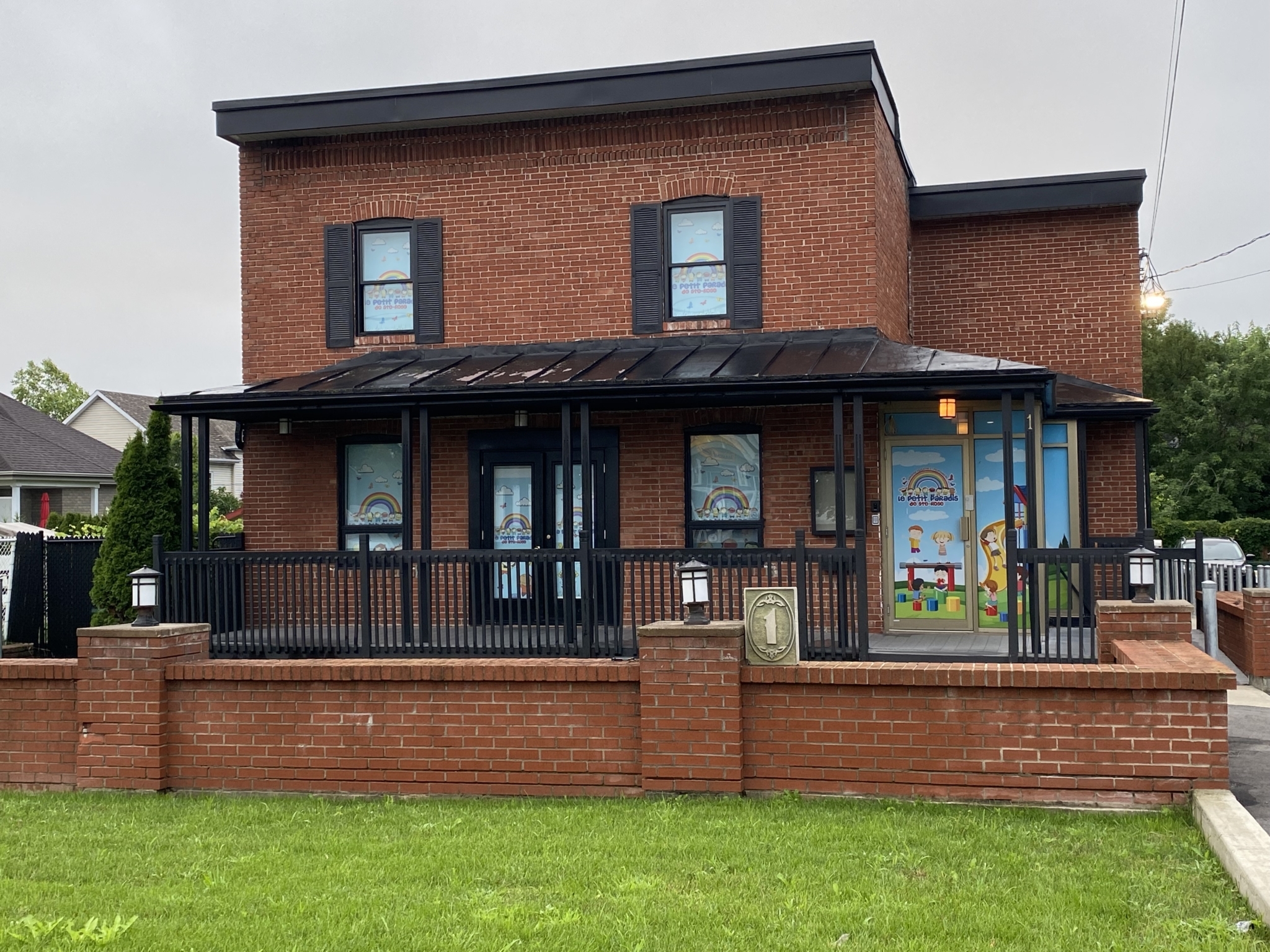 Petit Paradis Front view