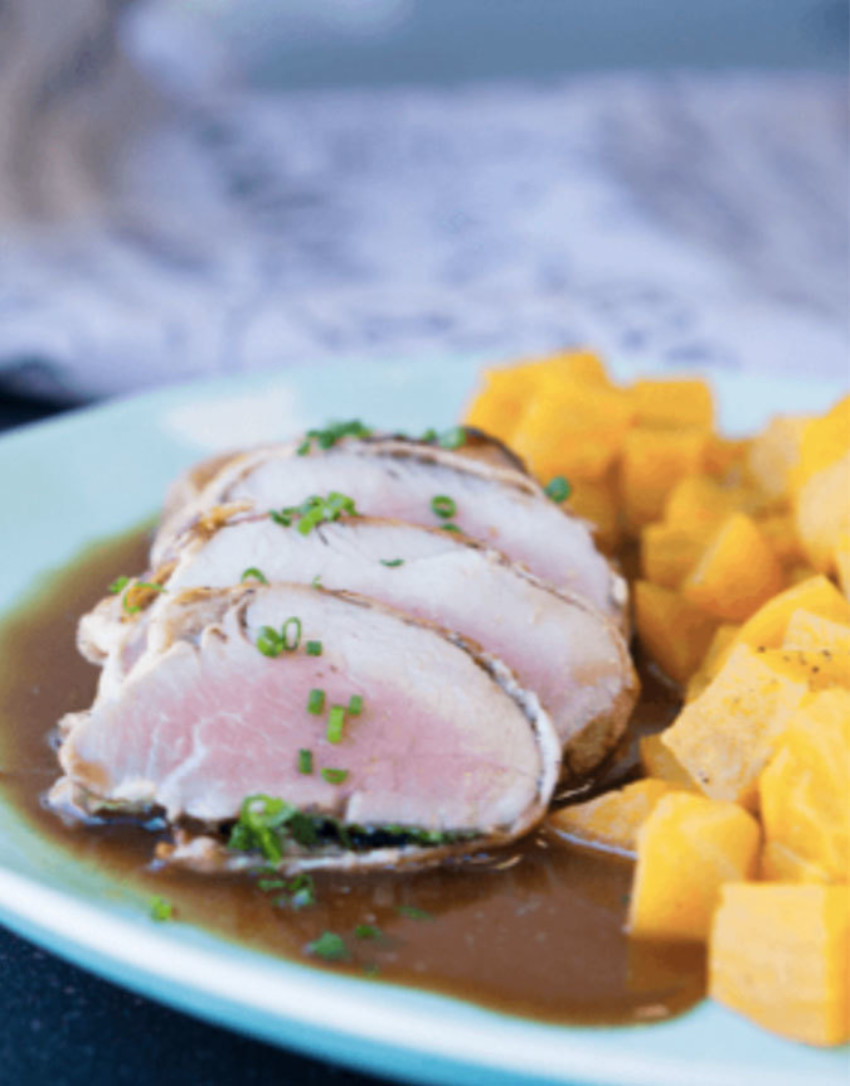 Filet de veau enroulé de pancetta, avec sauce au rhum et aux pruneaux…