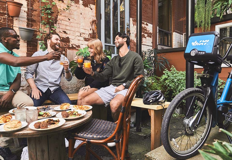 Bike rental in La PetitePatrie BIXI Montréal