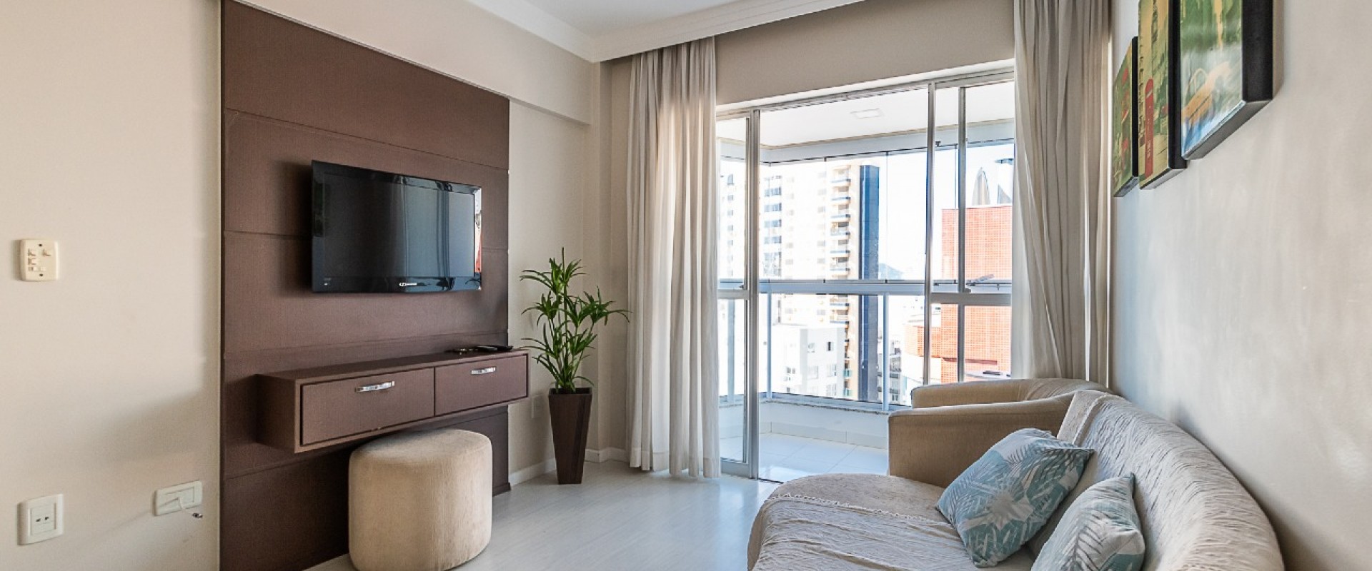 Mares do Sul Apartamento mobiliado no Mares do Sul com vista mar em Bal Camboriú