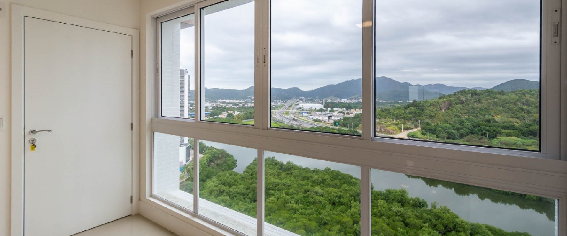 Mirante das Águas Apartamento semi-mobiliado no Mirante das Águas em Bal Camboriú