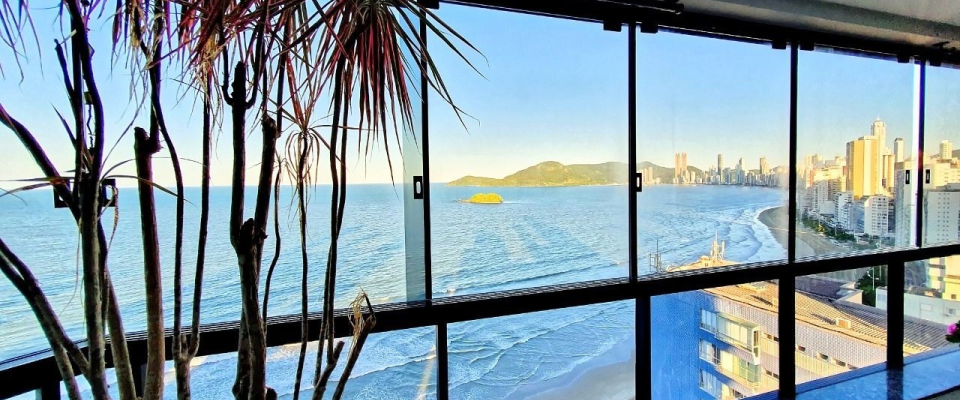 Tour Royale Apartamento mobiliado frente mar no Tour Royale em Bal Camboriú