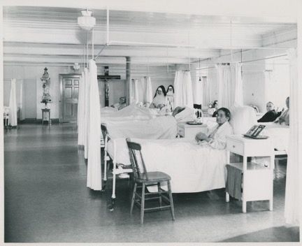 Vue intérieure de la salle Notre-Dame-des-Victoires, 7 mars 1950, Hôpital général de Québec, Le Monastère des Augustines, HG-A-26.24.11.2.23