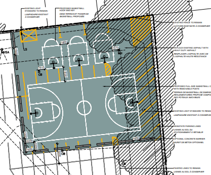 Vue de dessus du nouveau terrain de basketball et des zones de pratique