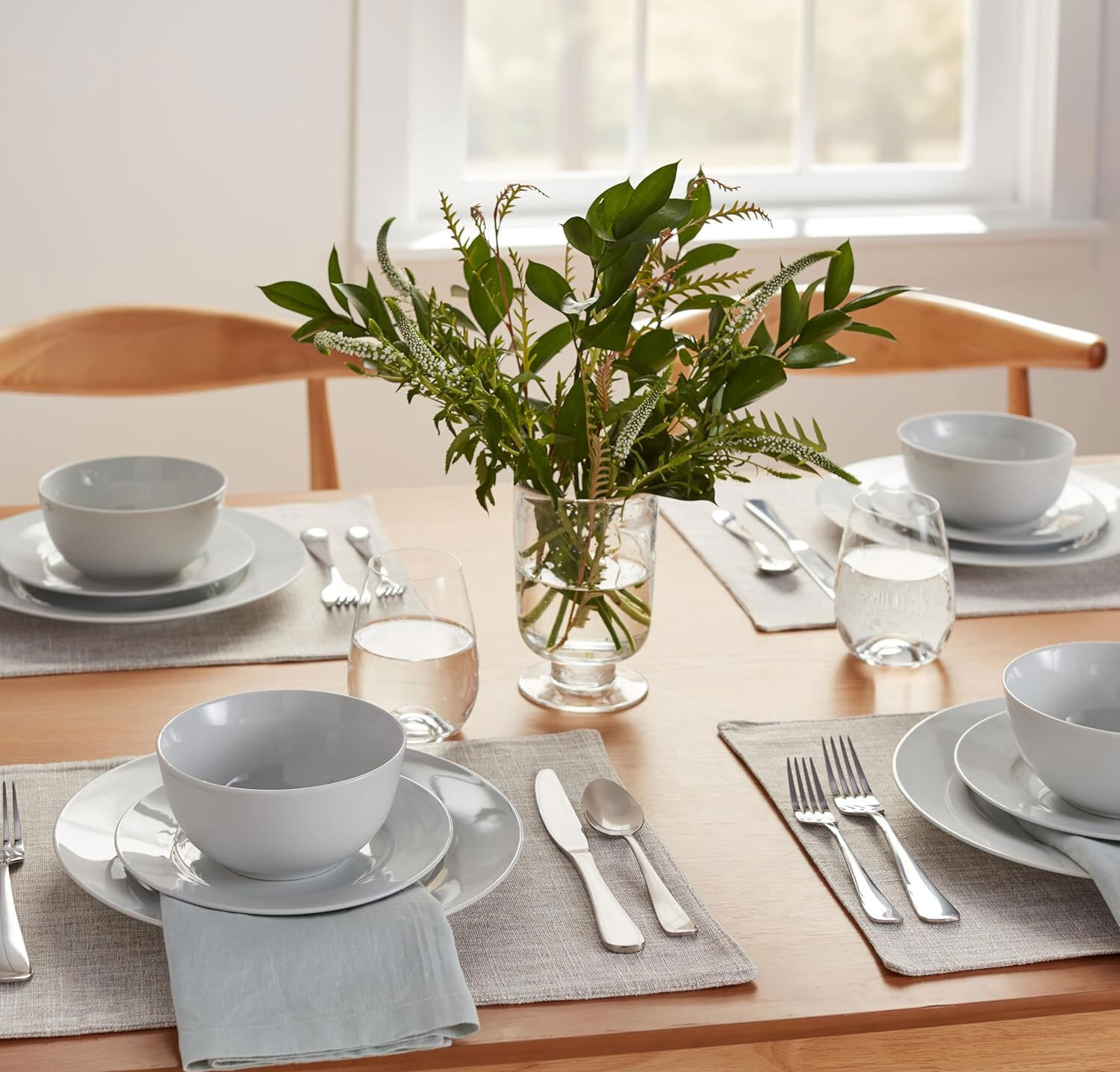 10 hosting essentials to make your holiday gatherings shine - Espresso Mag
