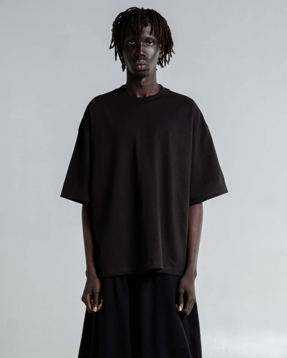 7 5 max heavyweight cropped tee black front fabrik apparel