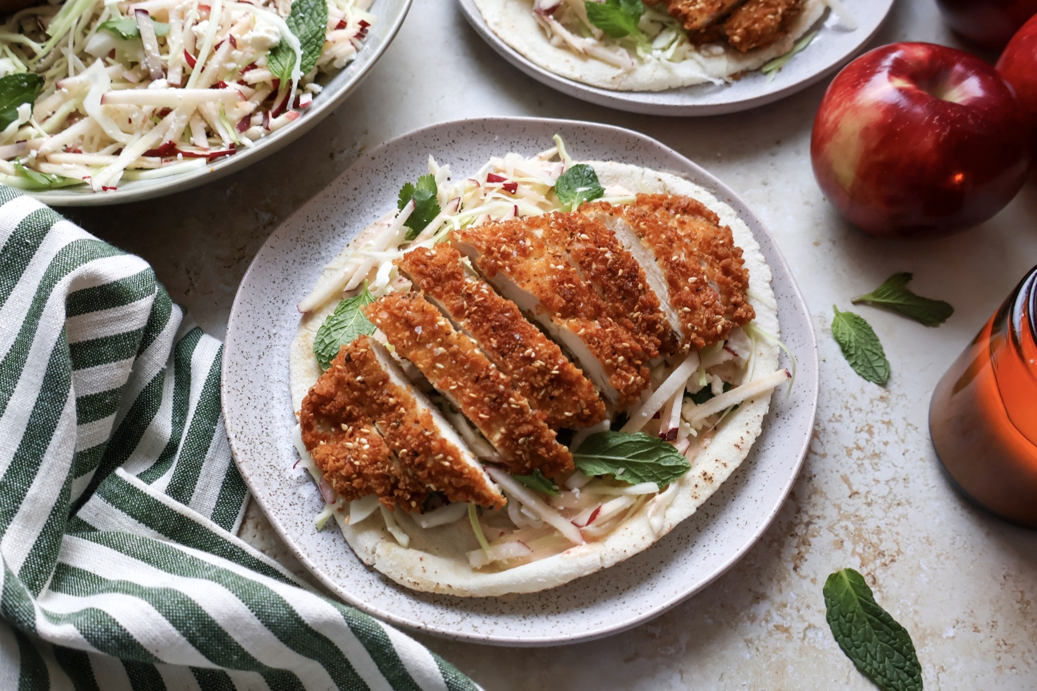 Pitas au poulet croustillant avec salade de choux aux pomme 7