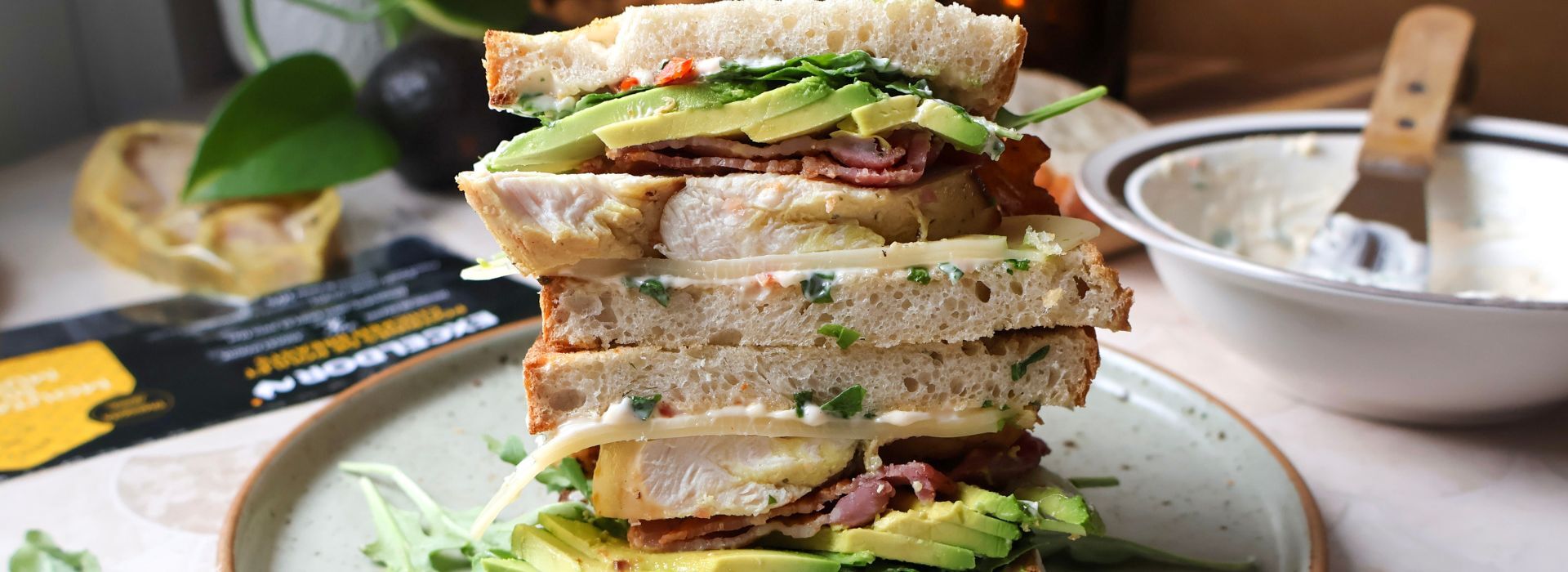 Sandwich au poulet grille avec bacon Couverture Recette site Web