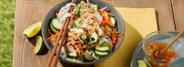 Salade tiède de poitrines grillées à la vietnamienne