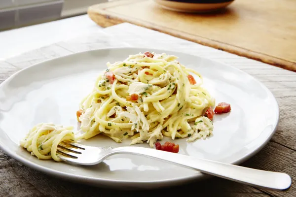 LINGUINES AU DINDON, BACON ET FROMAGE D’OKA