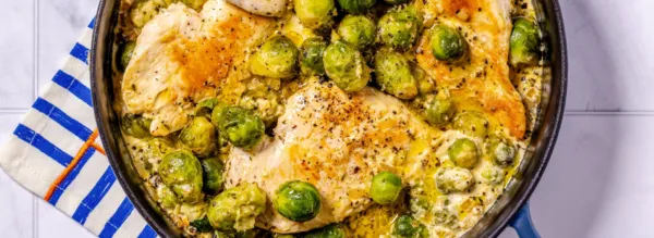 One-pot de poulet crémeux aux choux de bruxelles