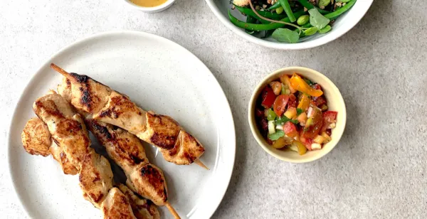 SOUTHWEST STYLE CHICKEN SKEWERS WITH SALSA AND SALAD