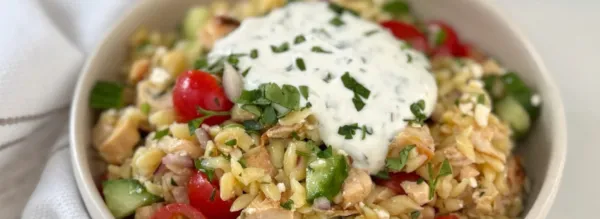 Salade d’orzo citronnée au poulet moutarde de Dijon