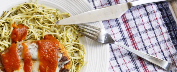 BREADED CHICKEN BREASTS AU GRATIN WITH MOZZARELLA AND MARINARA SAUCE