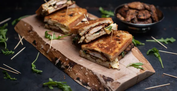 Grilled cheese poulet grillé, vinaigre balsamique, brie & pomme