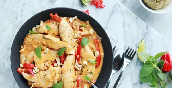 POULET AU LAIT DE COCO ET CARI ROUGE