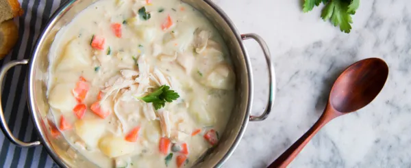 SOUPE CRÉMEUSE AU DINDON ET AUX POMMES DE TERRE