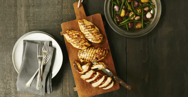 POITRINES DE POULET PAPRIKA, ÉRABLE ET LÉGUMES GRILLÉS