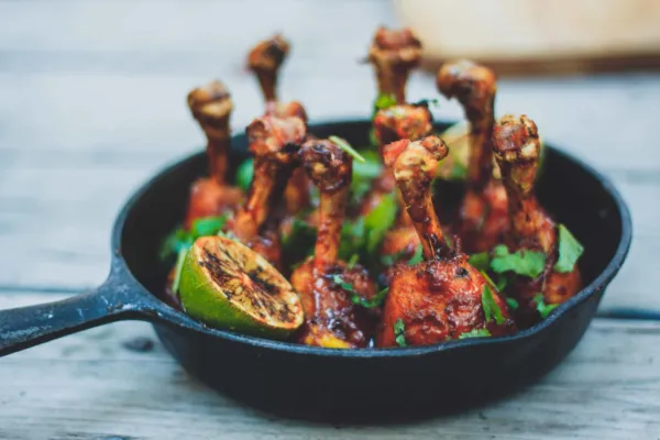 MANCHONS DE PILONS DE POULET LAQUÉS À L’ASIATIQUE