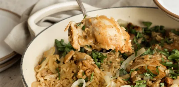 PILAF ONE POT DE POULET AUX OIGNONS