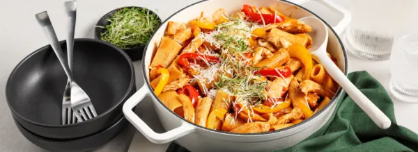 RIGATONI AU POULET FAJITAS DANS UNE CASSEROLE