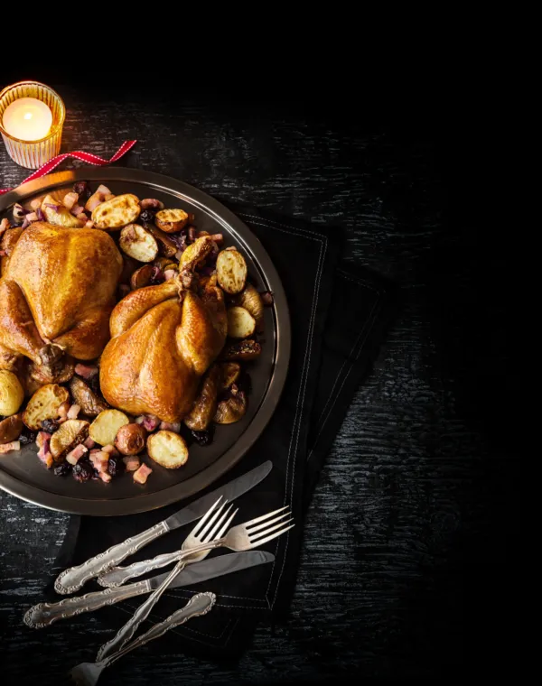 POULETS ENTIERS AUX FIGUES ET VIN BLANC