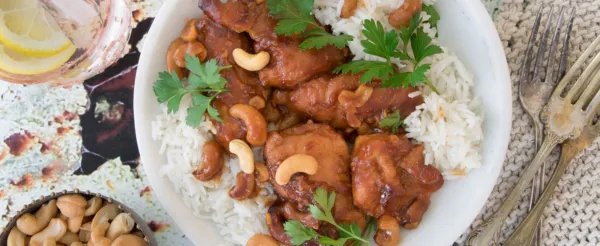 MIJOTÉ DE POULET AUX NOIX D'ACAJOU